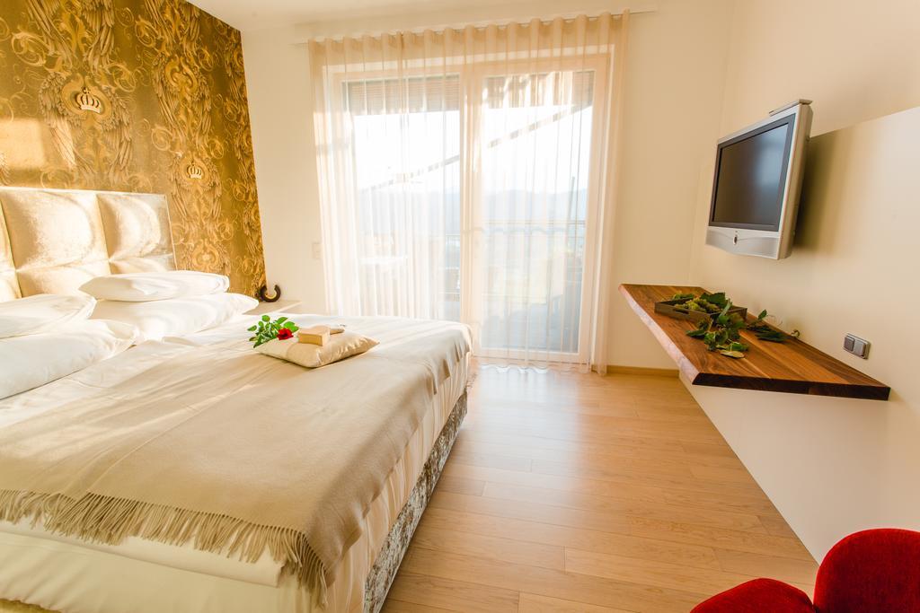 Wohnen Im Wein Apartment เอห์เรนเฮาเซน ภายนอก รูปภาพ